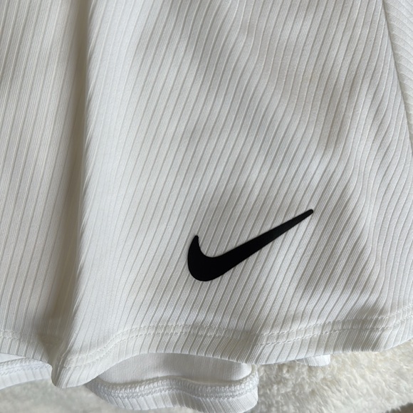 Brand new never worn Nike Dri-Fit skirt with built in shorts XS - Picture 2 of 5